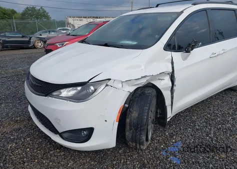 2018 Chrysler Pacifica Touring Plus z USA, uszkodzony, nr VIN 2C4RC1FGXJR226921